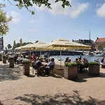 Oda ve Kahvaltı The Walnut Tree