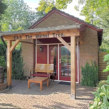 住宿加早餐酒店 The Walnut Tree 海勒武特斯莱斯